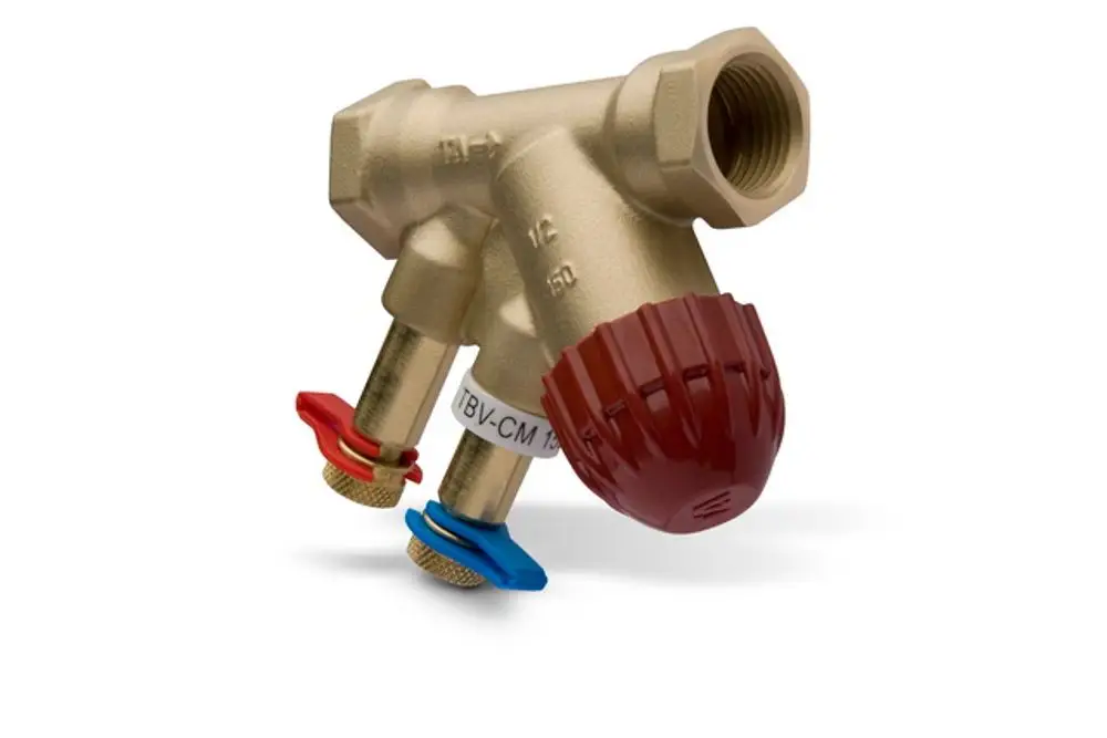 Kompaktregelventil von IMI Hydronic Engineering mit zwei Anschlussventilen. Das Produkt zeigt eine robuste Bauweise in Goldfarbe und ist für hydraulische Regelungssysteme vorgesehen.